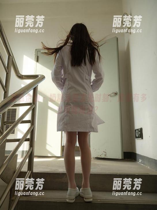 紧急企划 - 奶糖泳装发光时刻：库里有多少吸睛高清？