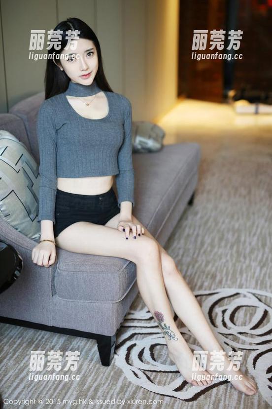 美媛馆-Manuela玛鲁娜 美媛馆 - 盯紧Manuela玛鲁娜的写真:这个套装不简单,精选角度,全看你的眼光。