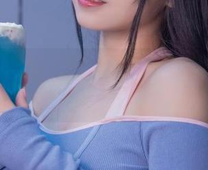 自闭颜球球的泳装，大海的原图似乎在向我挥手。
