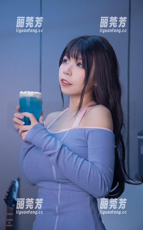 自闭颜球球 自闭颜球球的泳装,大海的原图似乎在向我挥手。