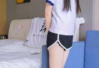 袜啵啵 – 甜甜圈的“裸足印泥踩脚印”合集：让人忍不住猜想的花絮！