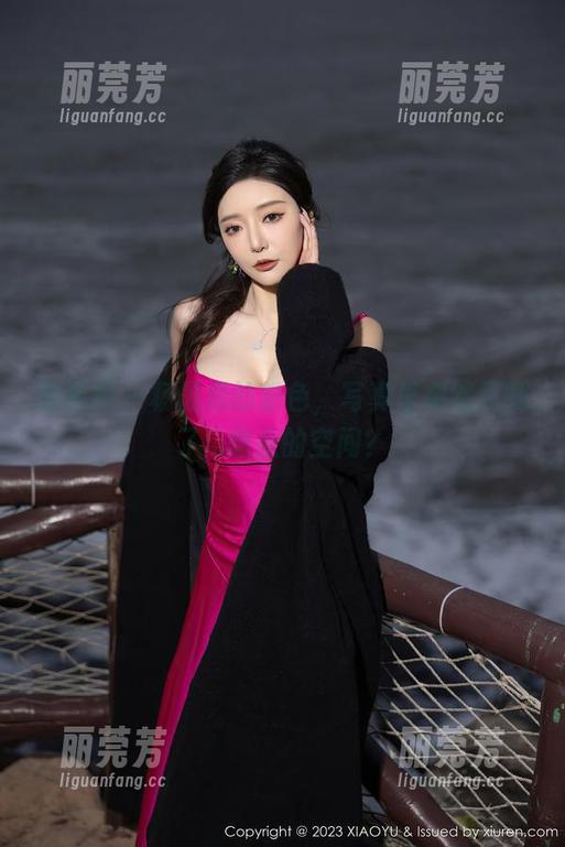 语画界-杨晨晨 语画界 - 杨晨晨的粉色,写真里突然只剩了...想象的空间?