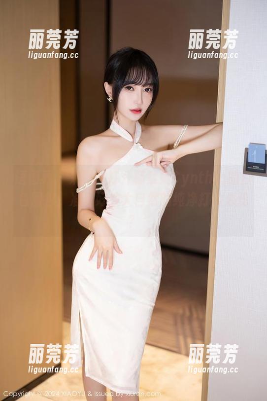 语画界 - 来吧！打开杨紫嫣Cynthia的白色图包，准备好被大自然的纯净打动心弦？