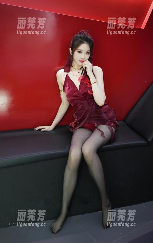 轩子巨2兔 微密圈 - 轩子巨2兔的写真:下载后会不会变得更懂凝光?