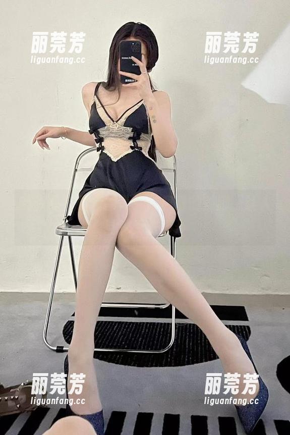 陈佩奇 微密圈 - 最新图集:陈佩奇的美脚,让人目光无法移开