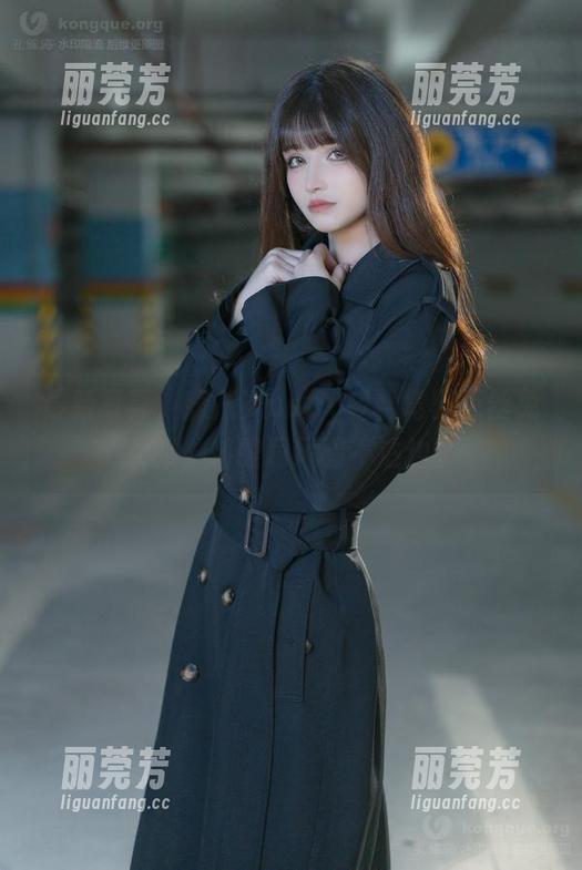 最新写真，鹿八岁baby轻松驾驭蕾丝兔女郎，转眼跟风骚不沾边。