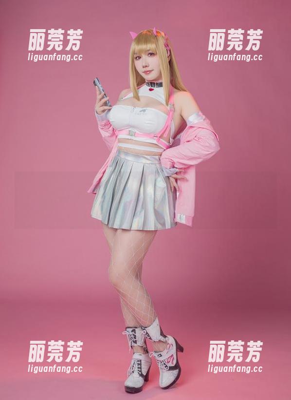 麻花麻花酱 当麻花麻花酱化身巫女,看这写真我已经心乱如麻了,哈哈!