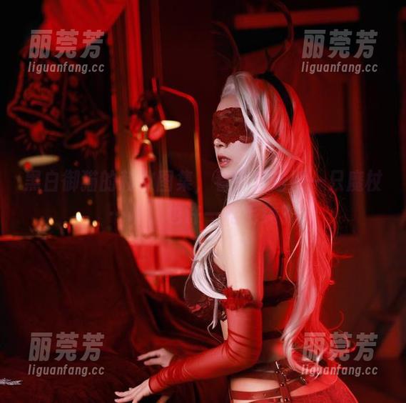 黑白御猫的赫敏图集，看完想送她一只魔杖…呃，也许一根毛绳？